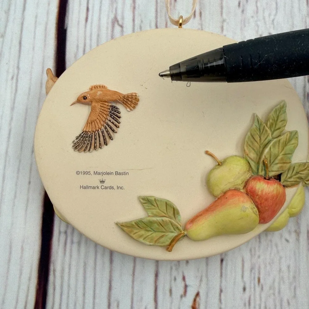 Vintage 1995 Hallmark Marjolein Bastin Nature Basket Bird Ornament with‎ Box